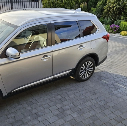 Mitsubishi Outlander cena 89900 przebieg: 48500, rok produkcji 2019 z Korsze małe 277